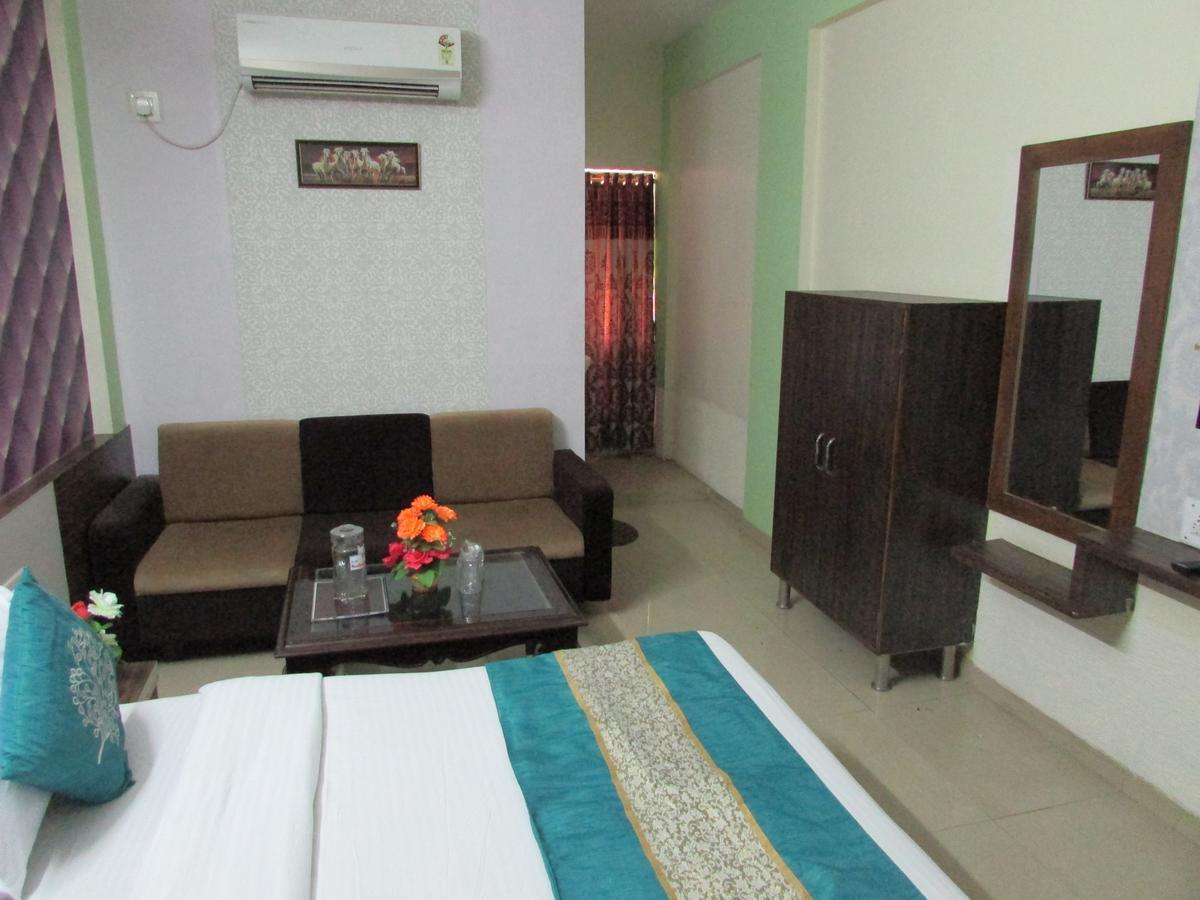 Hotel Neelkanth Residency Gandhinagar Exterior photo