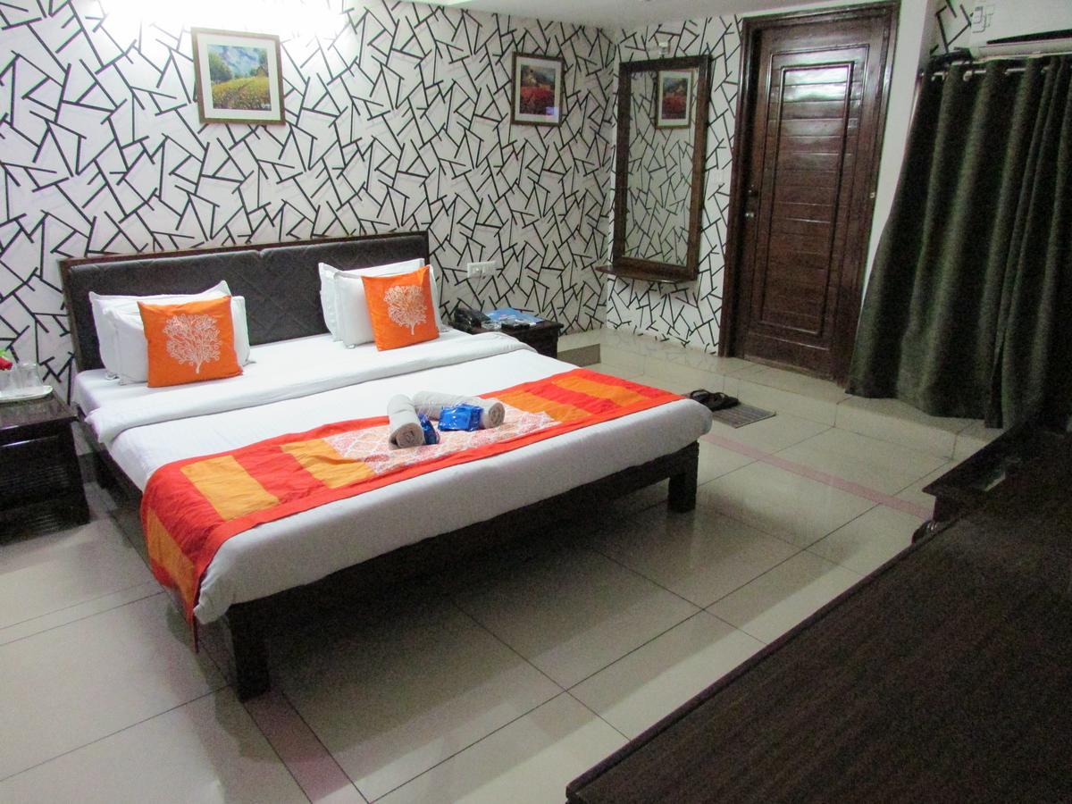 Hotel Neelkanth Residency Gandhinagar Exterior photo