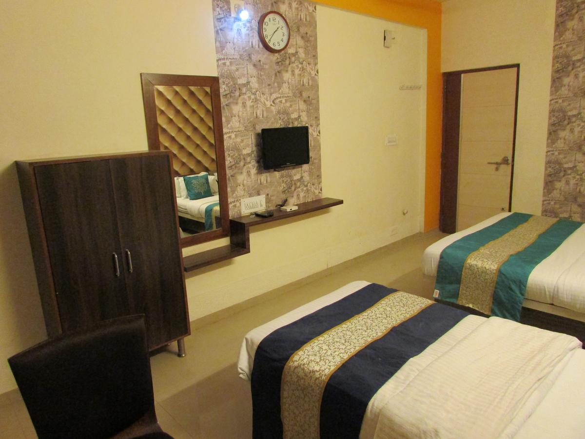 Hotel Neelkanth Residency Gandhinagar Exterior photo